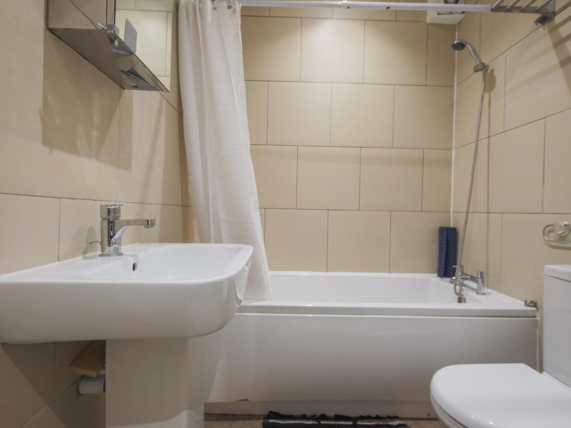 Pass The Keys Stylish Flat - 20 Mins From