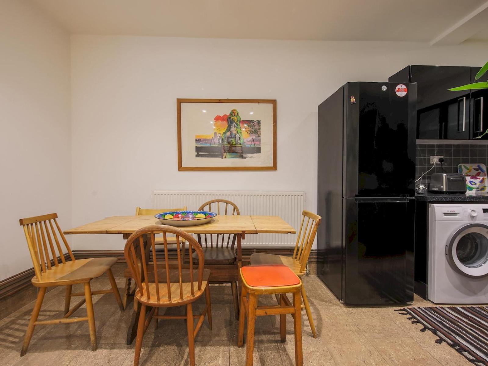 Pass The Keys Stylish Flat - 20 Mins From Apartment *