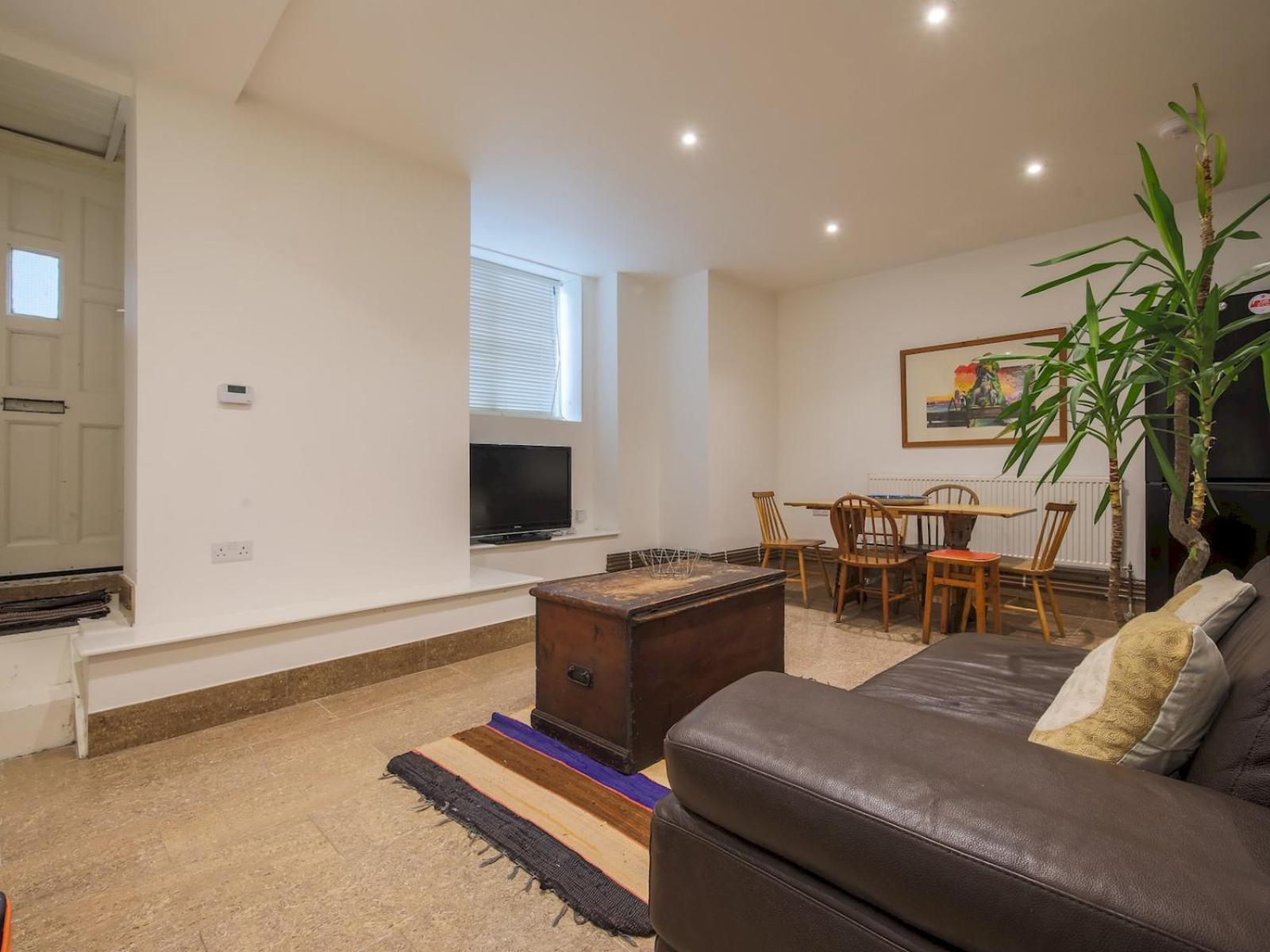 Pass The Keys Stylish Flat - 20 Mins From Apartment London