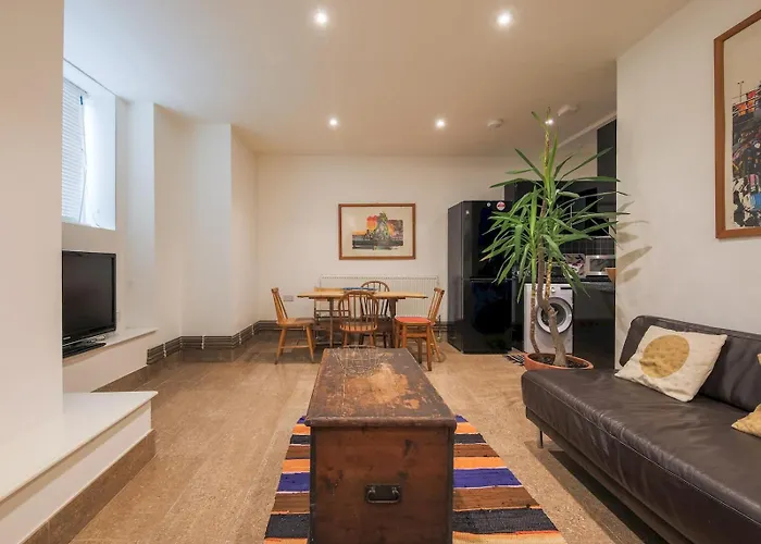 Pass The Keys Stylish Flat - 20 Mins From Central London