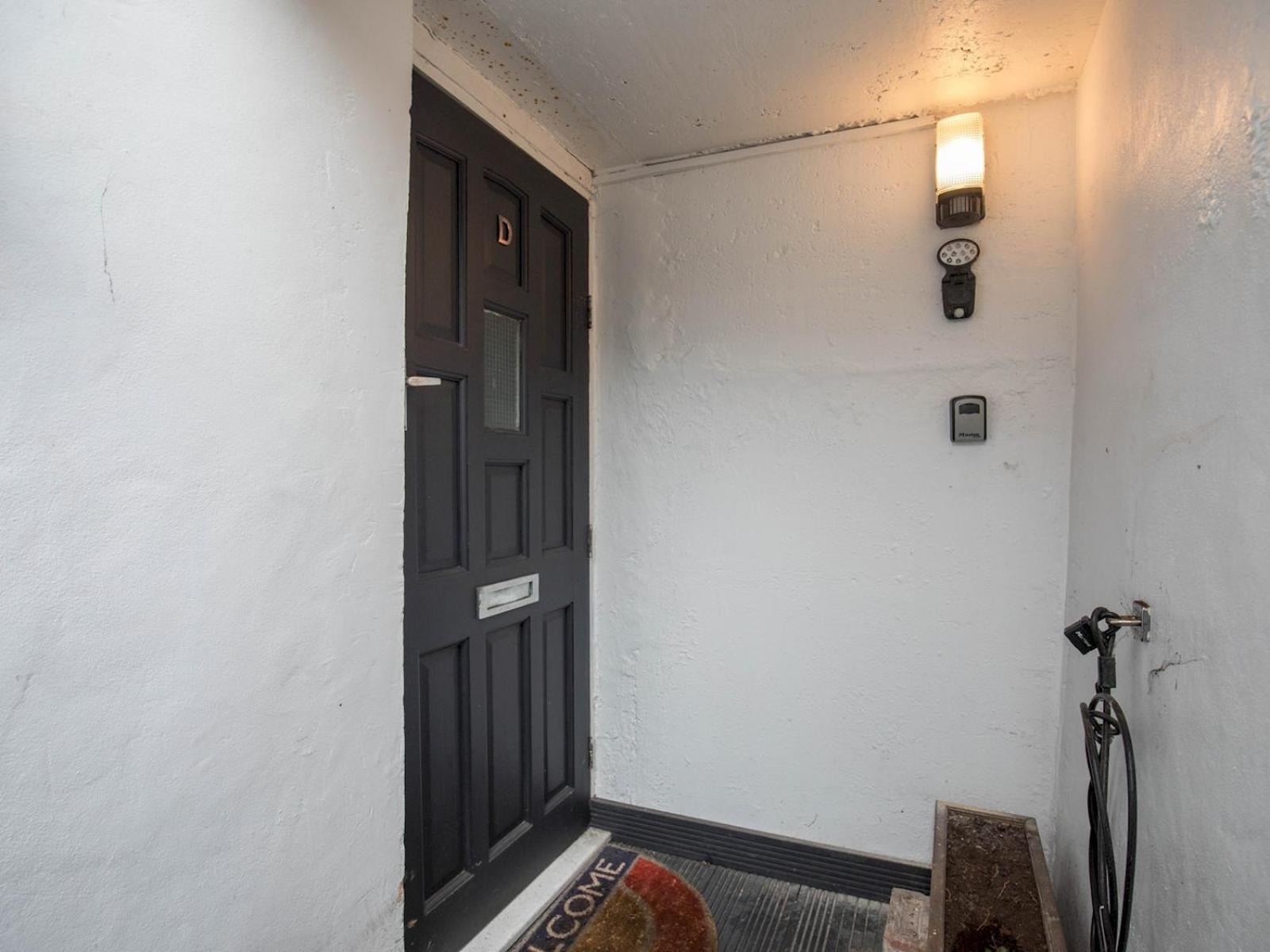 Pass The Keys Stylish Flat - 20 Mins From Appartamento *