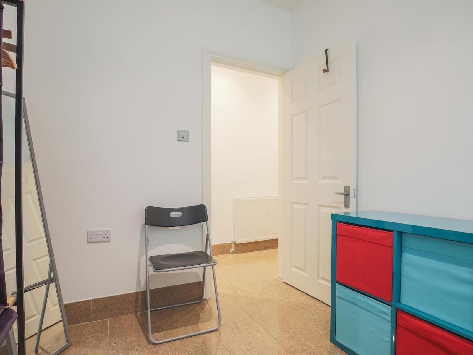 Appartamento Pass The Keys Stylish Flat - 20 Mins From Londra