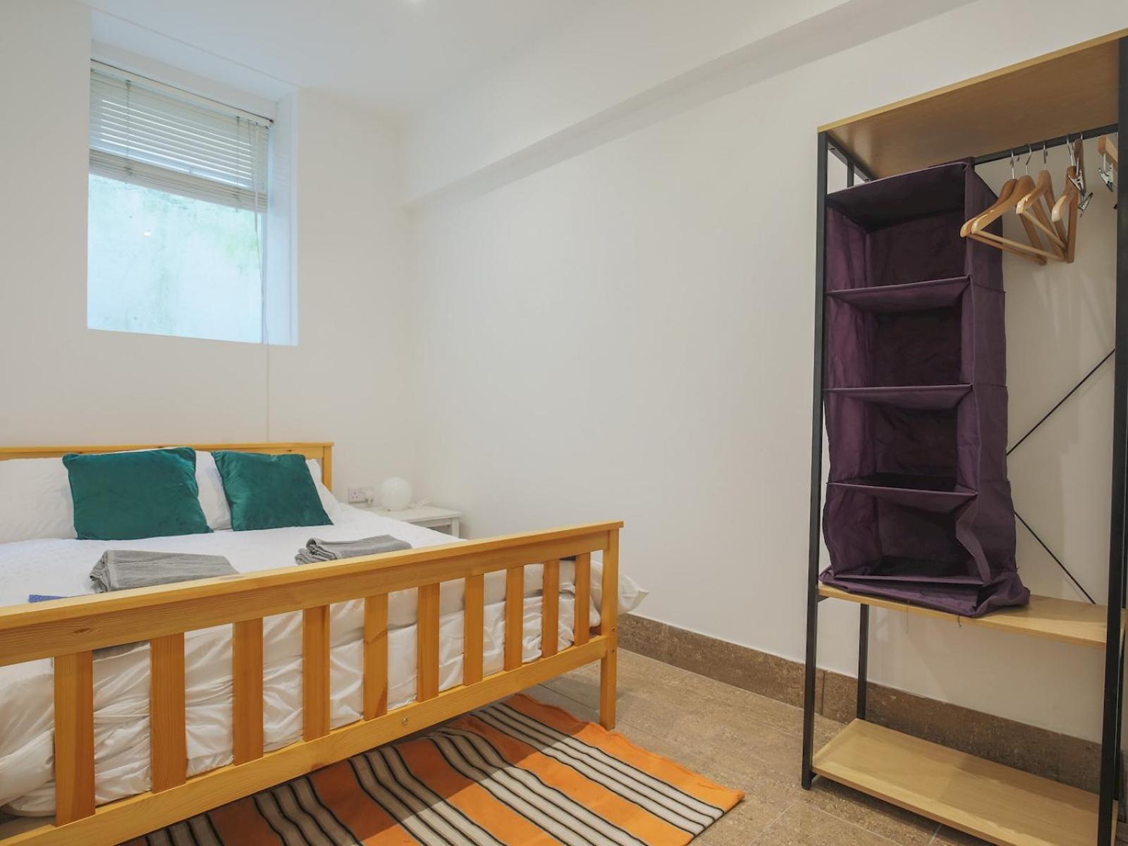 Pass The Keys Stylish Flat - 20 Mins From Appartamento *